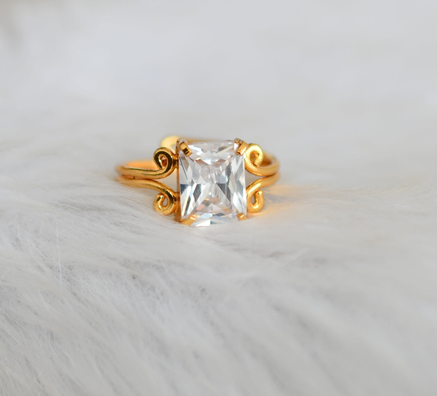 Gold tone white block stone adjustable finger ring dj-40397