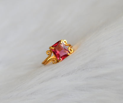 Gold tone magenta pink block stone adjustable finger ring dj-40401