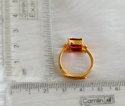 Gold tone magenta pink block stone adjustable finger ring dj-40401