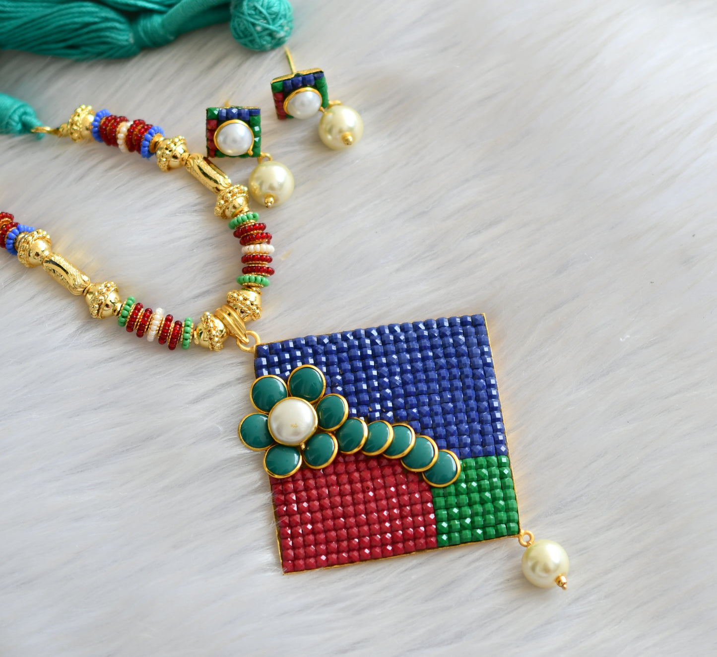 Gold tone multicolor pachi pendant thread necklace set dj-03569
