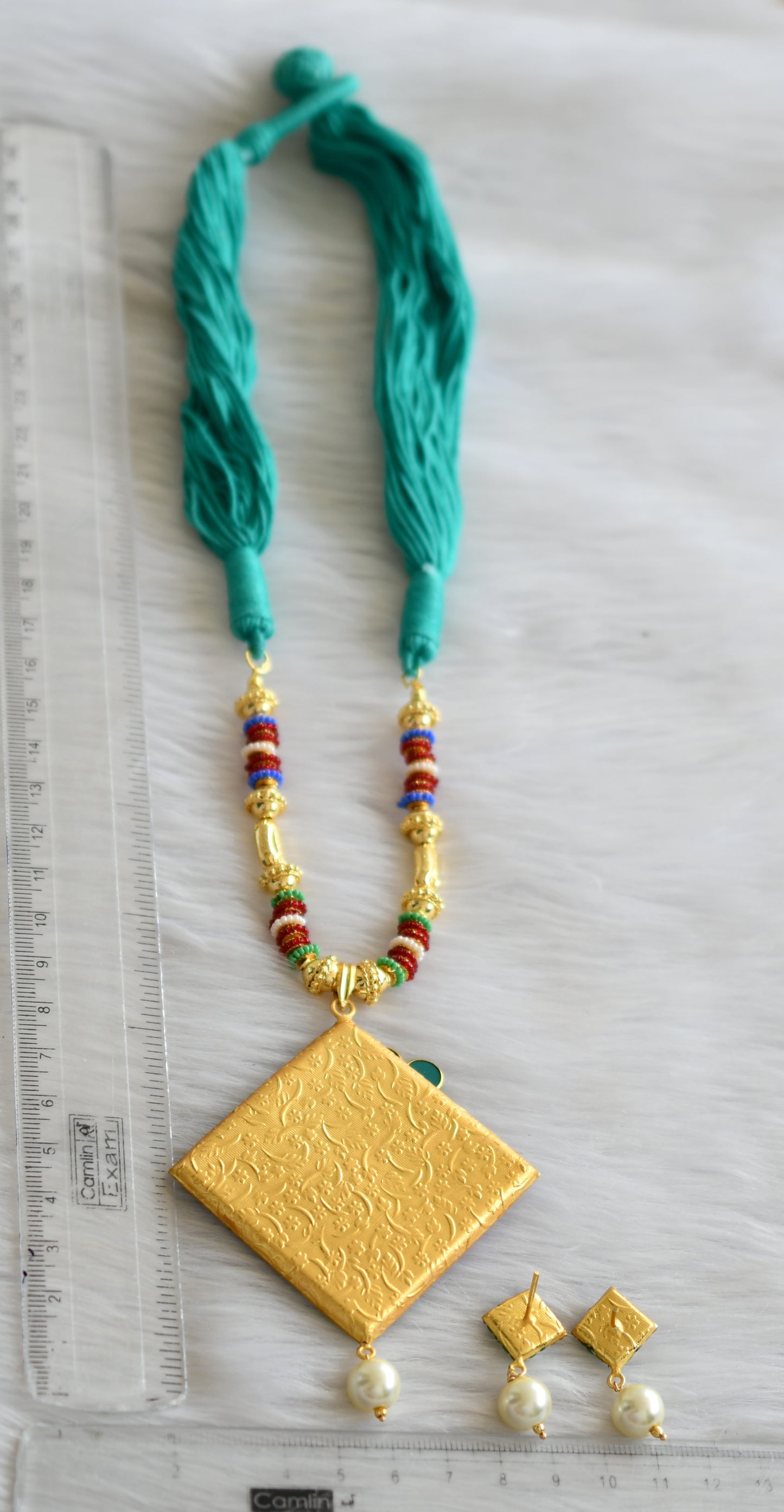 Gold tone multicolor pachi pendant thread necklace set dj-03569