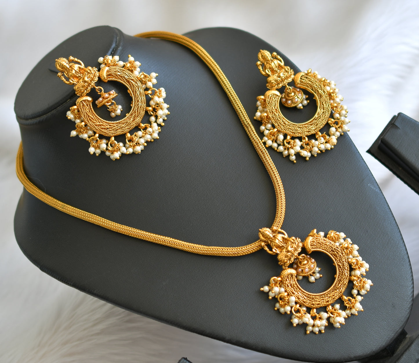 Antique gold tone Lakshmi pearl bali necklace set dj-02302
