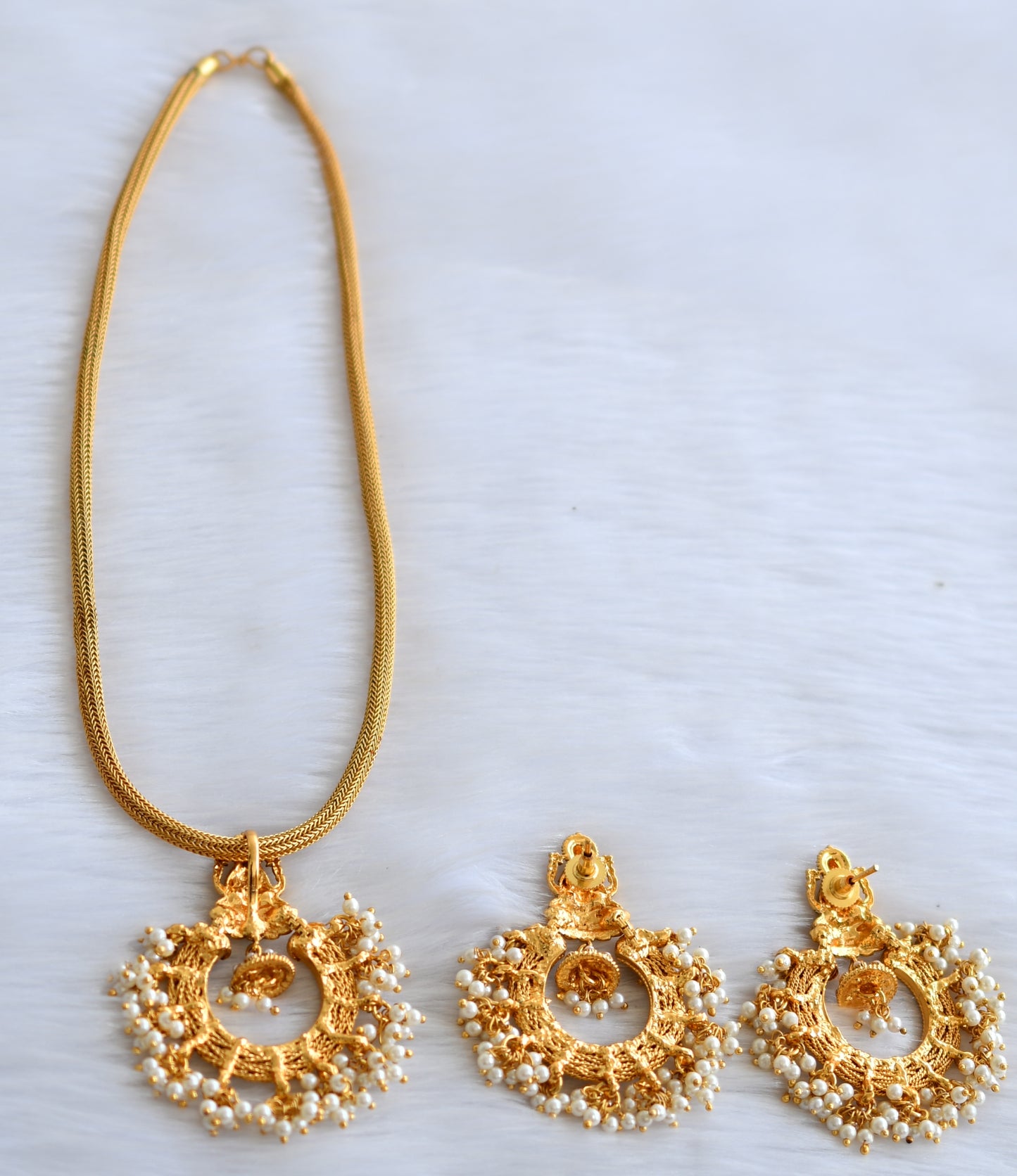 Antique gold tone Lakshmi pearl bali necklace set dj-02302
