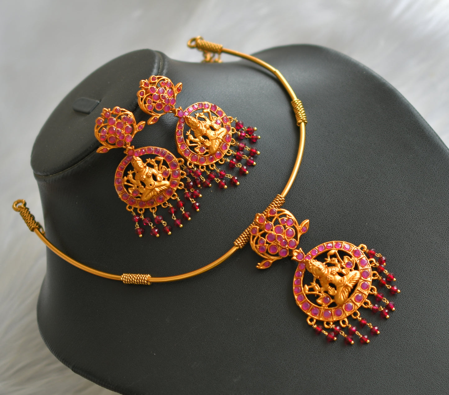 Matte finish ruby Lakshmi Hasli necklace set dj-14471