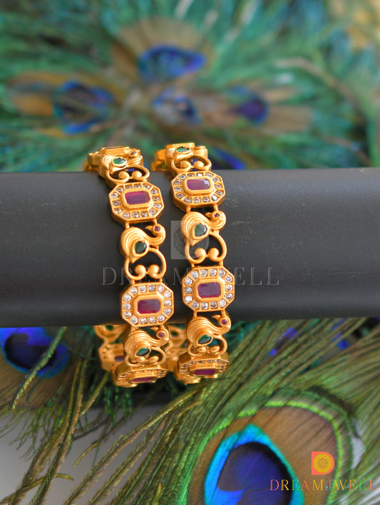 Matte finish ruby-green swan bangles(2.4) dj-30941