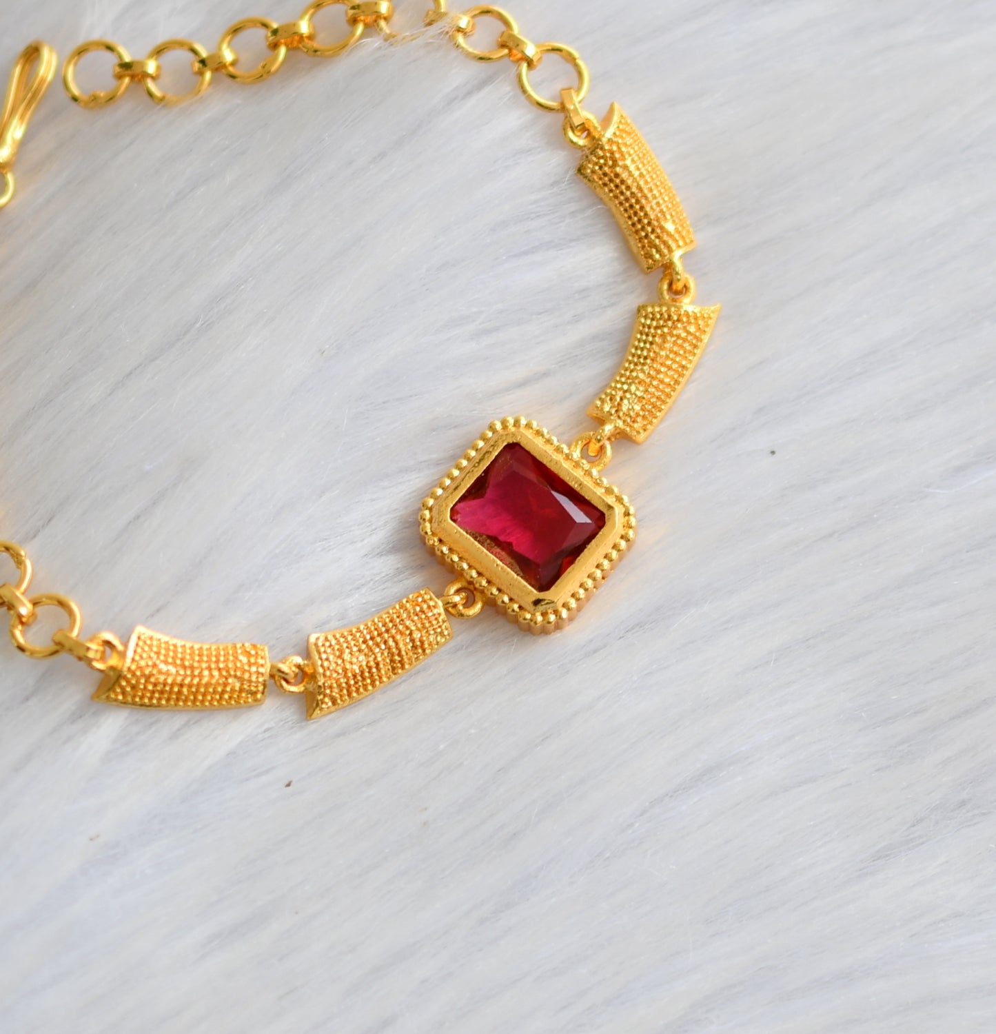 Gold tone magenta pink block stone bracelet dj-40492