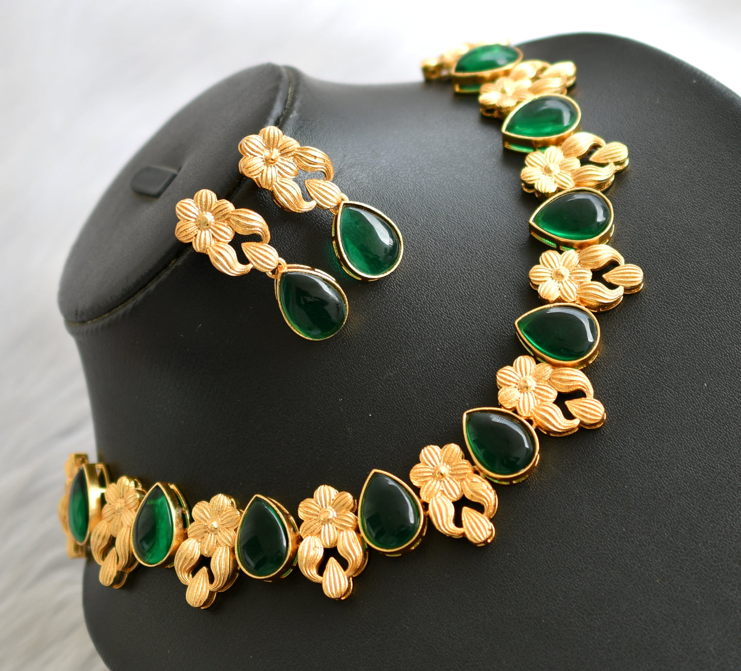 Gold tone green flower necklace set dj-39716
