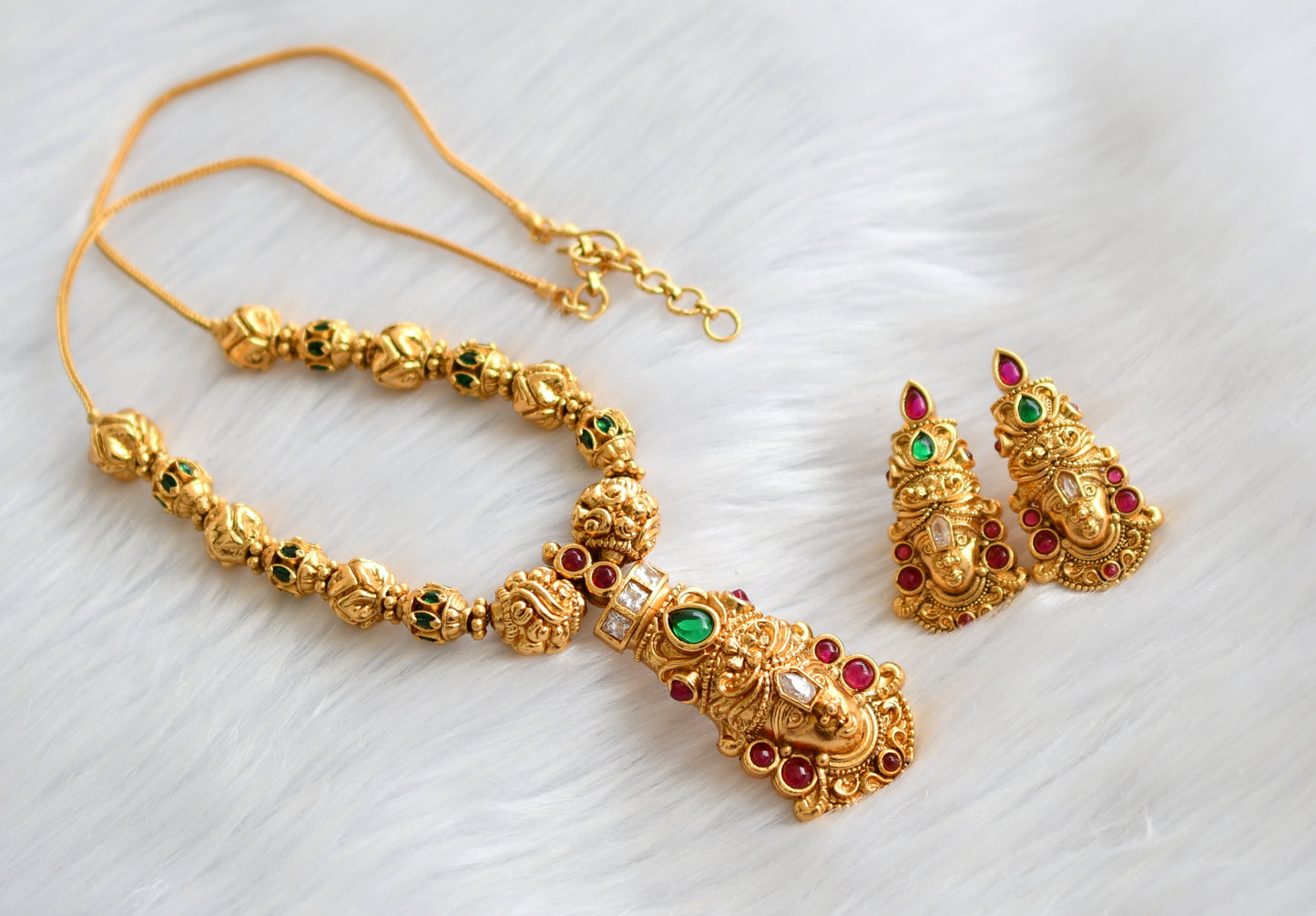 Matte finish kemp-green-white ‎Venkateswara necklace set dj-39733