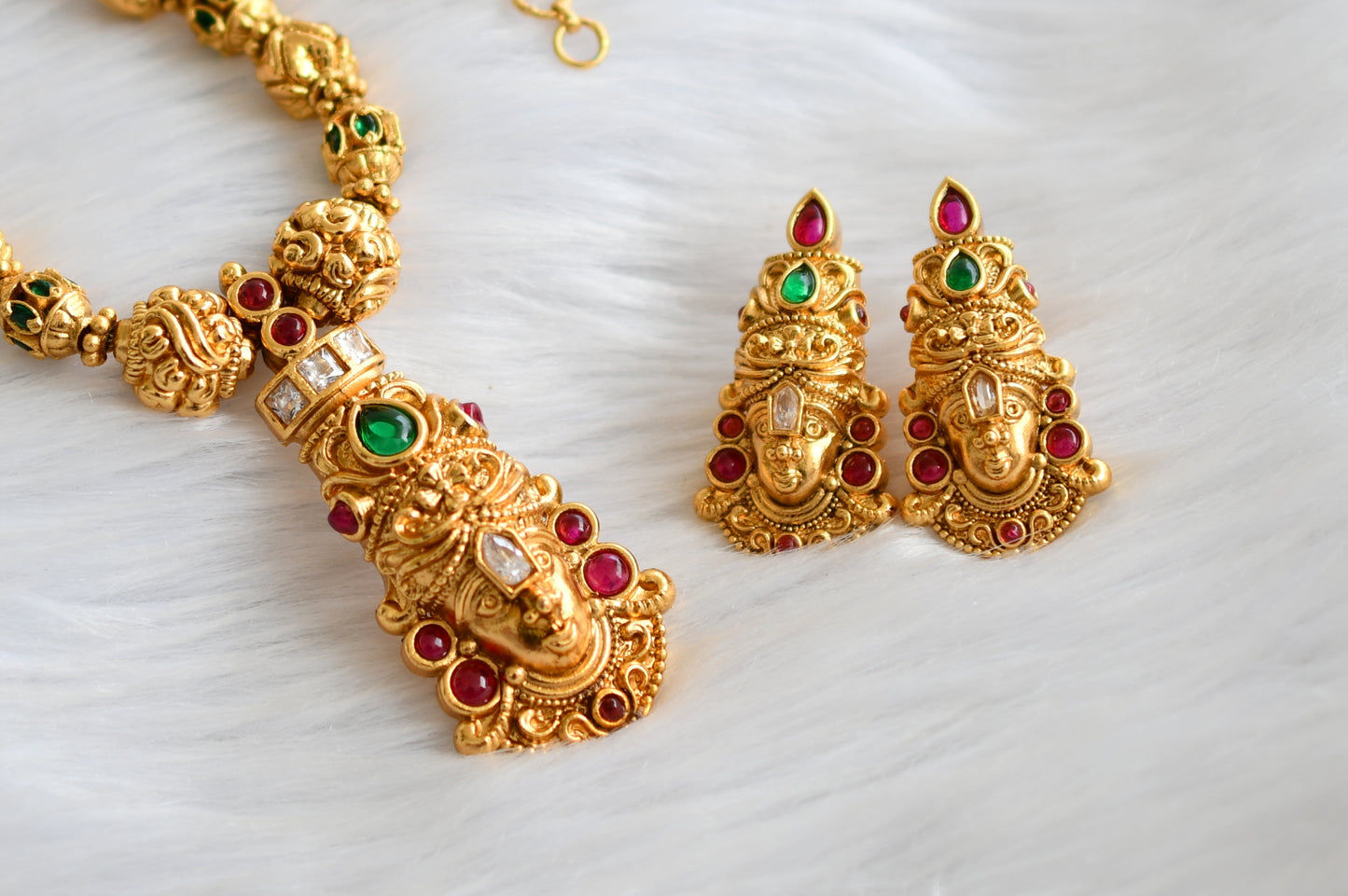 Matte finish kemp-green-white ‎Venkateswara necklace set dj-39733