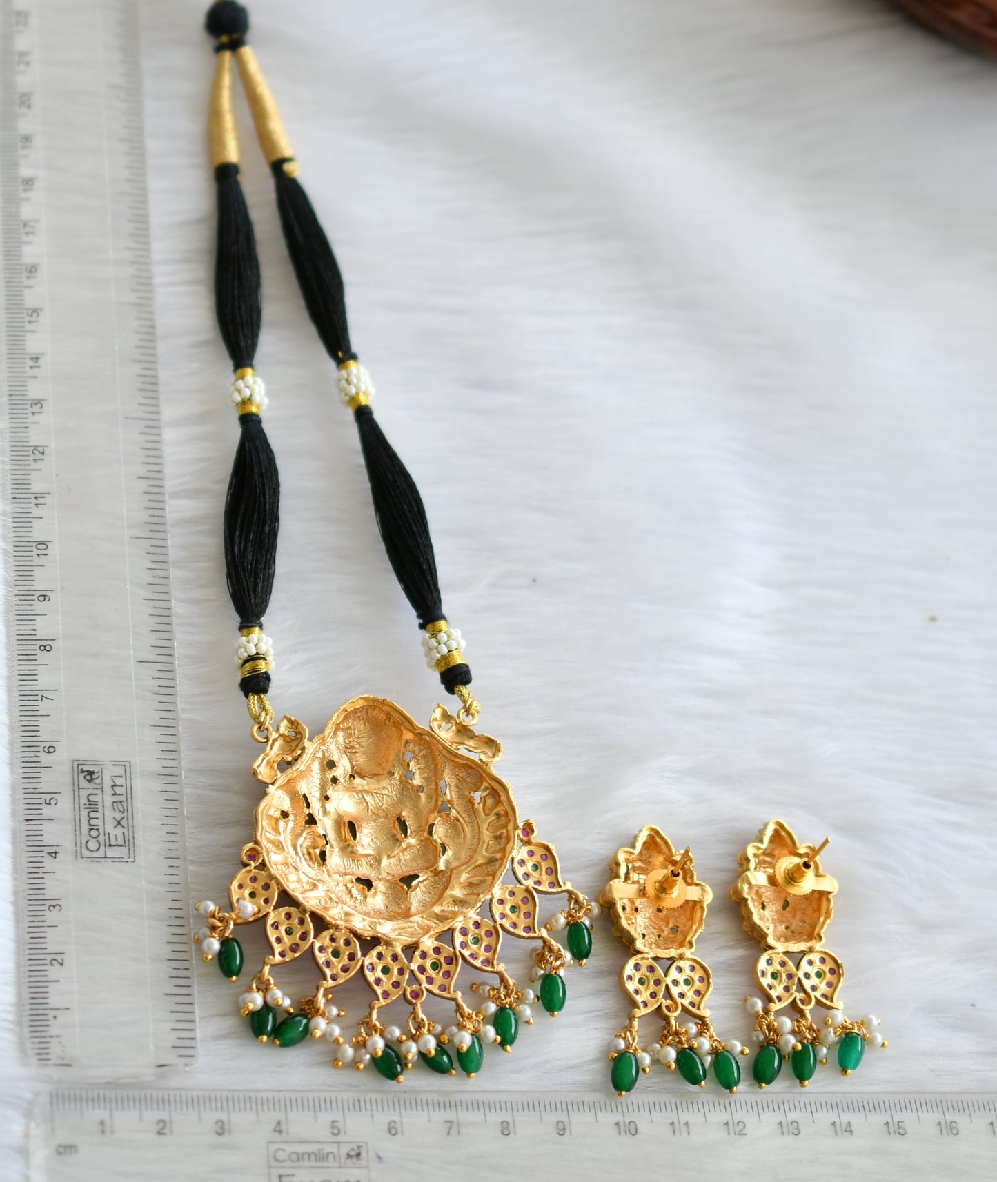 Matte finish kemp-green mango Lakshmi black thread necklace set dj-39746