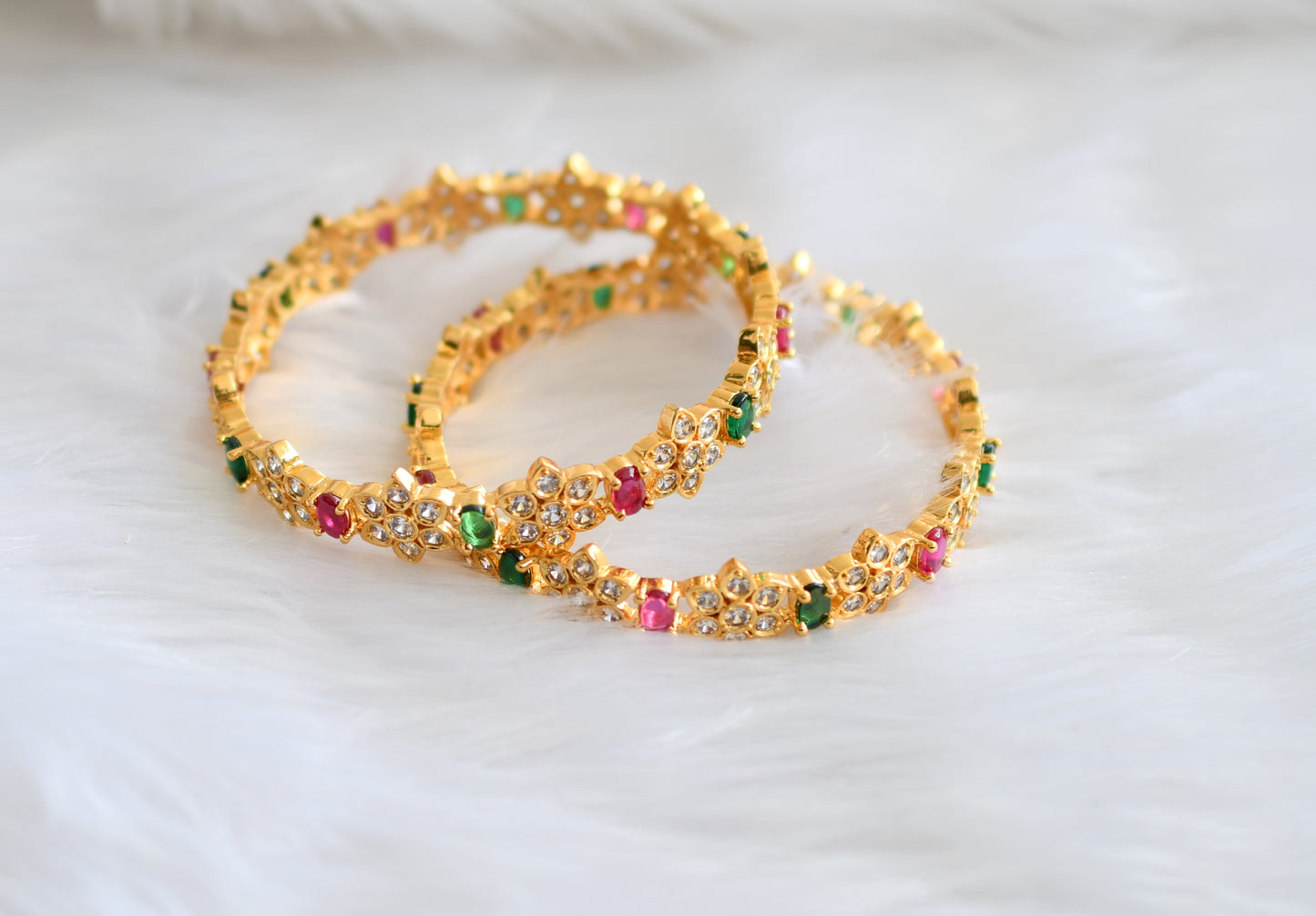 Gold tone AD kemp-green flower bangles (2.8) dj-39051