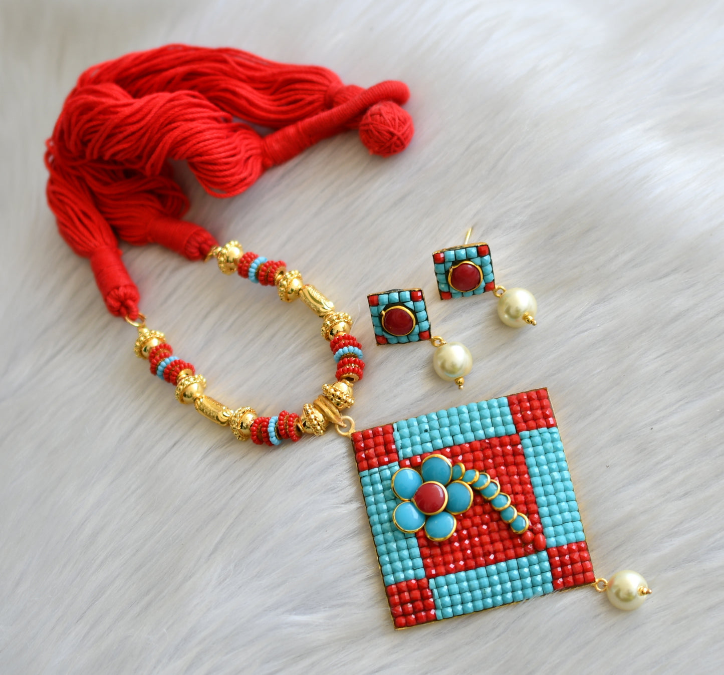 Gold tone red-turquoise blue pachi pendant thread necklace set dj-03568