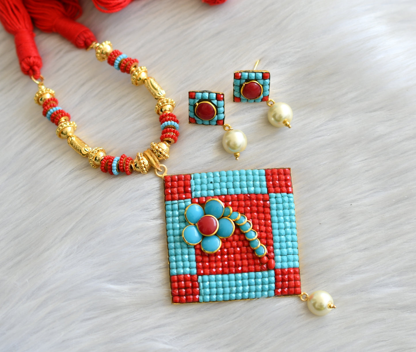 Gold tone red-turquoise blue pachi pendant thread necklace set dj-03568