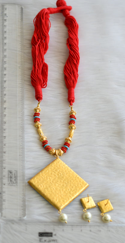 Gold tone red-turquoise blue pachi pendant thread necklace set dj-03568