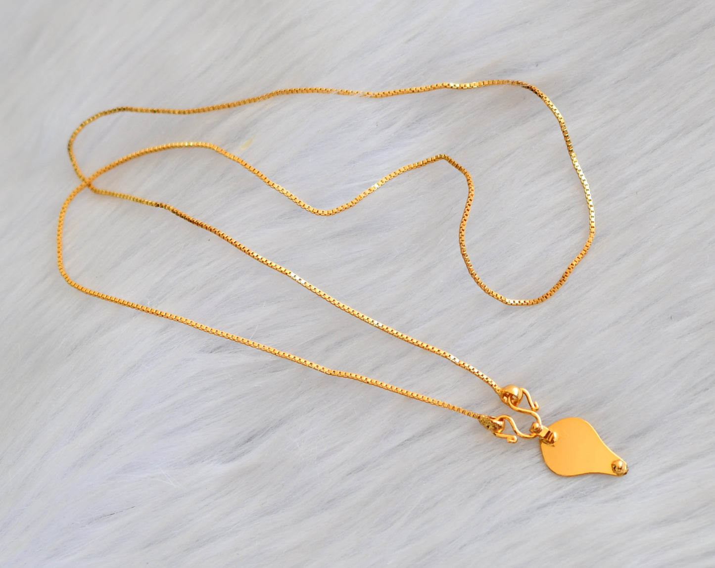 Gold tone chain with elakka pendant dj-36236