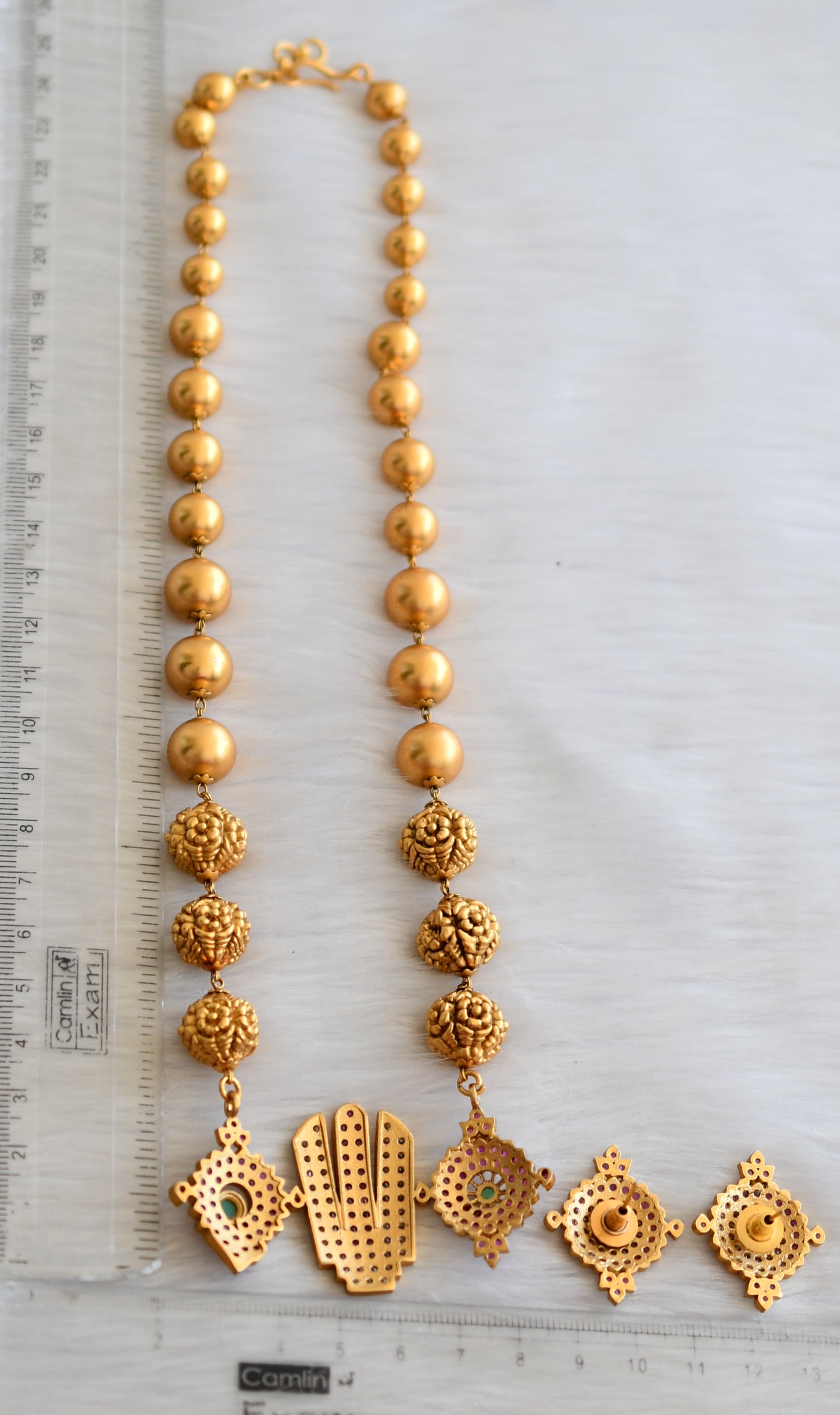 Matte finish ruby-green-white stone ball-flower beads shanku-chakra-nama necklace set dj-41862