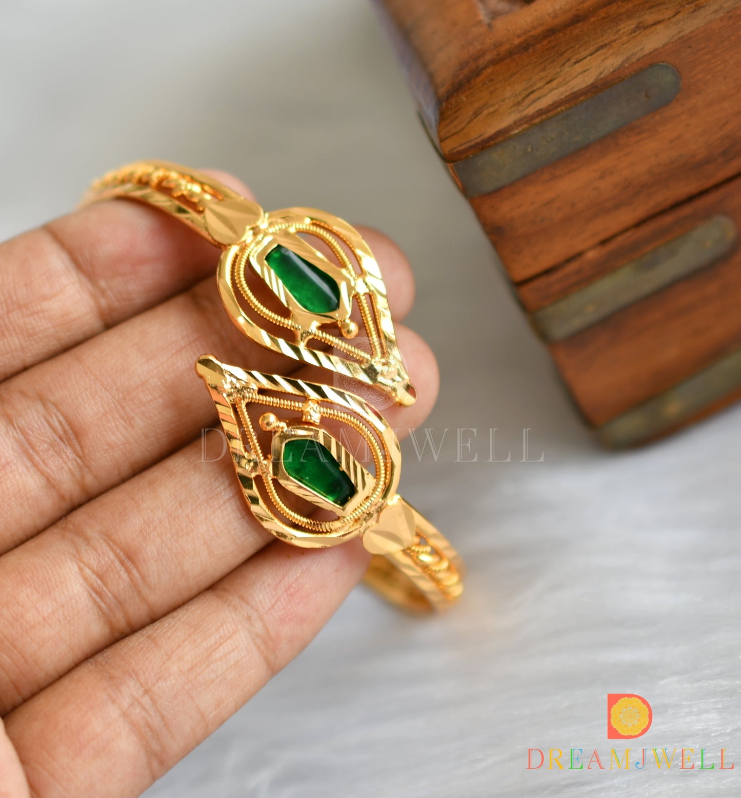 Gold tone green nagapadam Kerala style kada (2.8) dj-38258