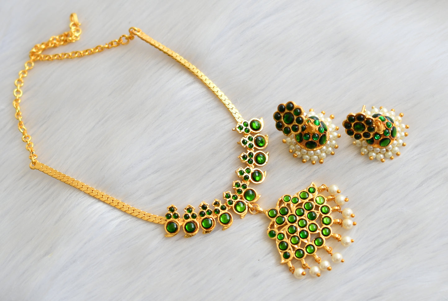 Gold tone green temple mango necklace set dj-18165