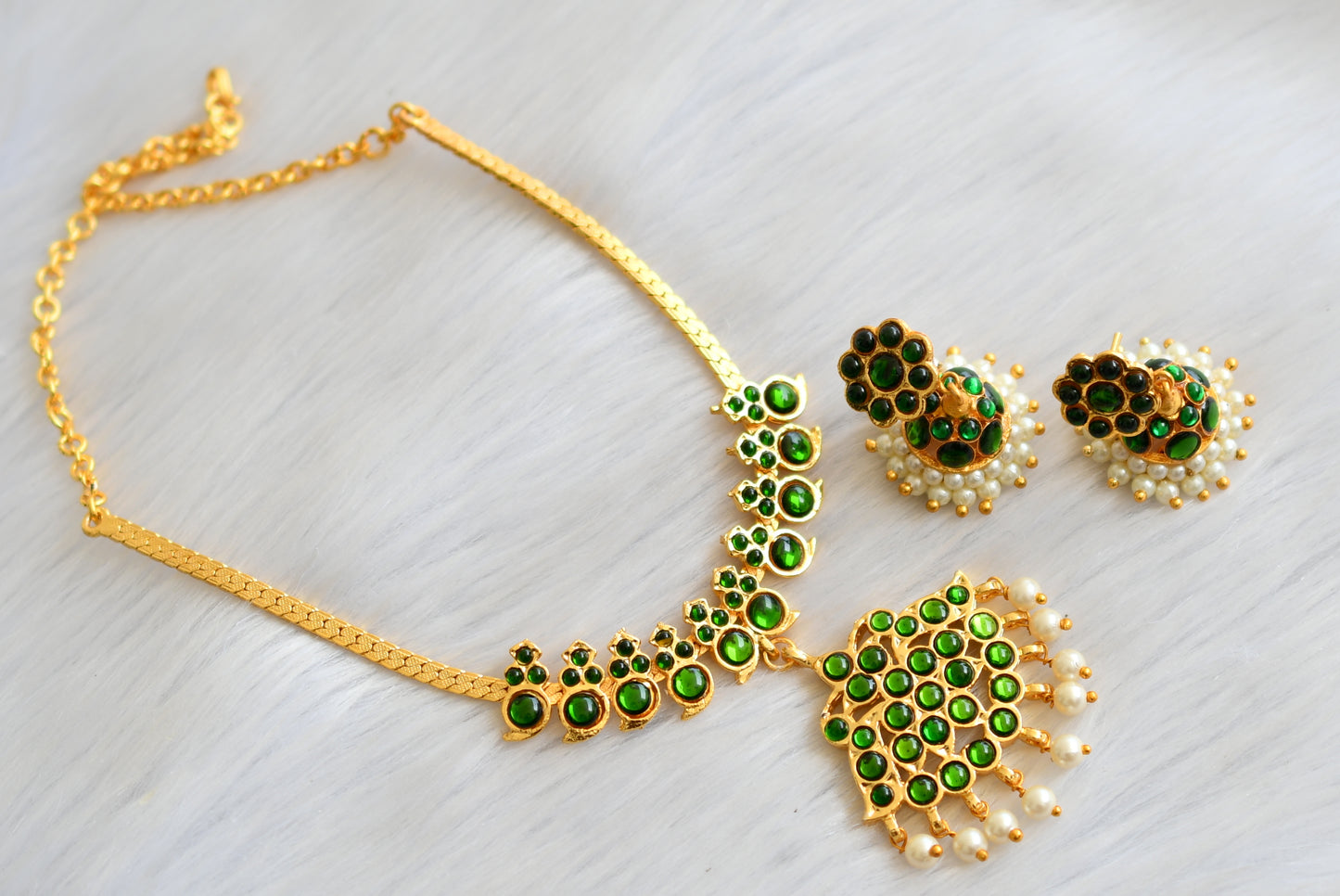 Gold tone green temple mango necklace set dj-18165