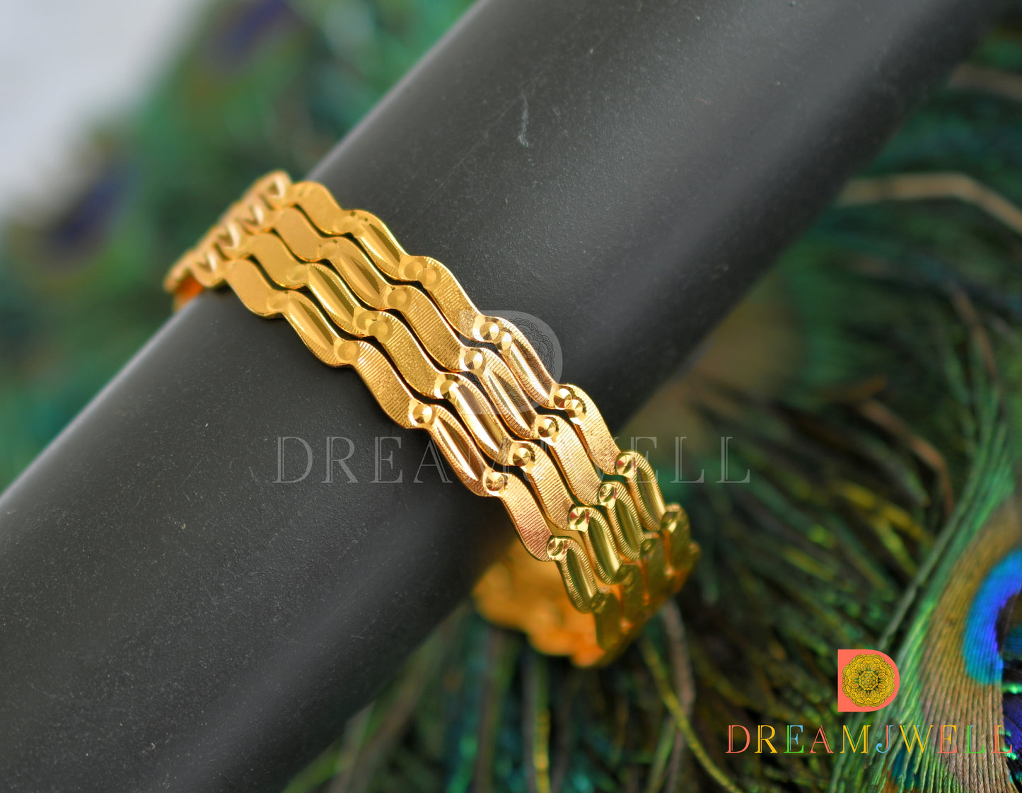Gold tone set of 4 Bangles (2.8) dj-38238