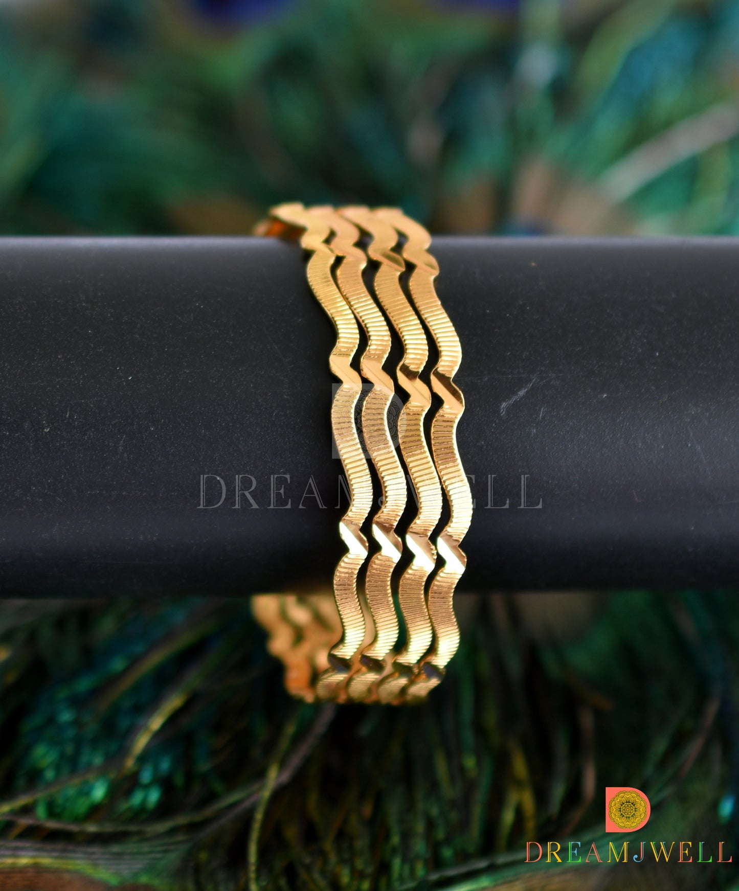 Gold tone set of 4 Bangles (2.4) dj-38239