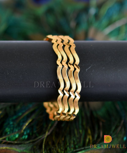 Gold tone set of 4 Bangles (2.4) dj-38239