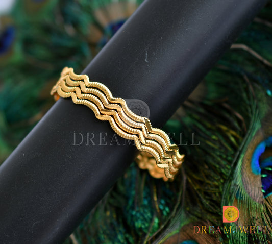 Gold tone set of 4 Bangles (2.8) dj-38241