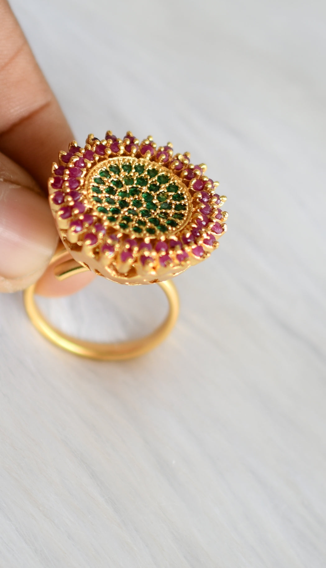 Gold tone cz green-ruby round finger ring dj-40570