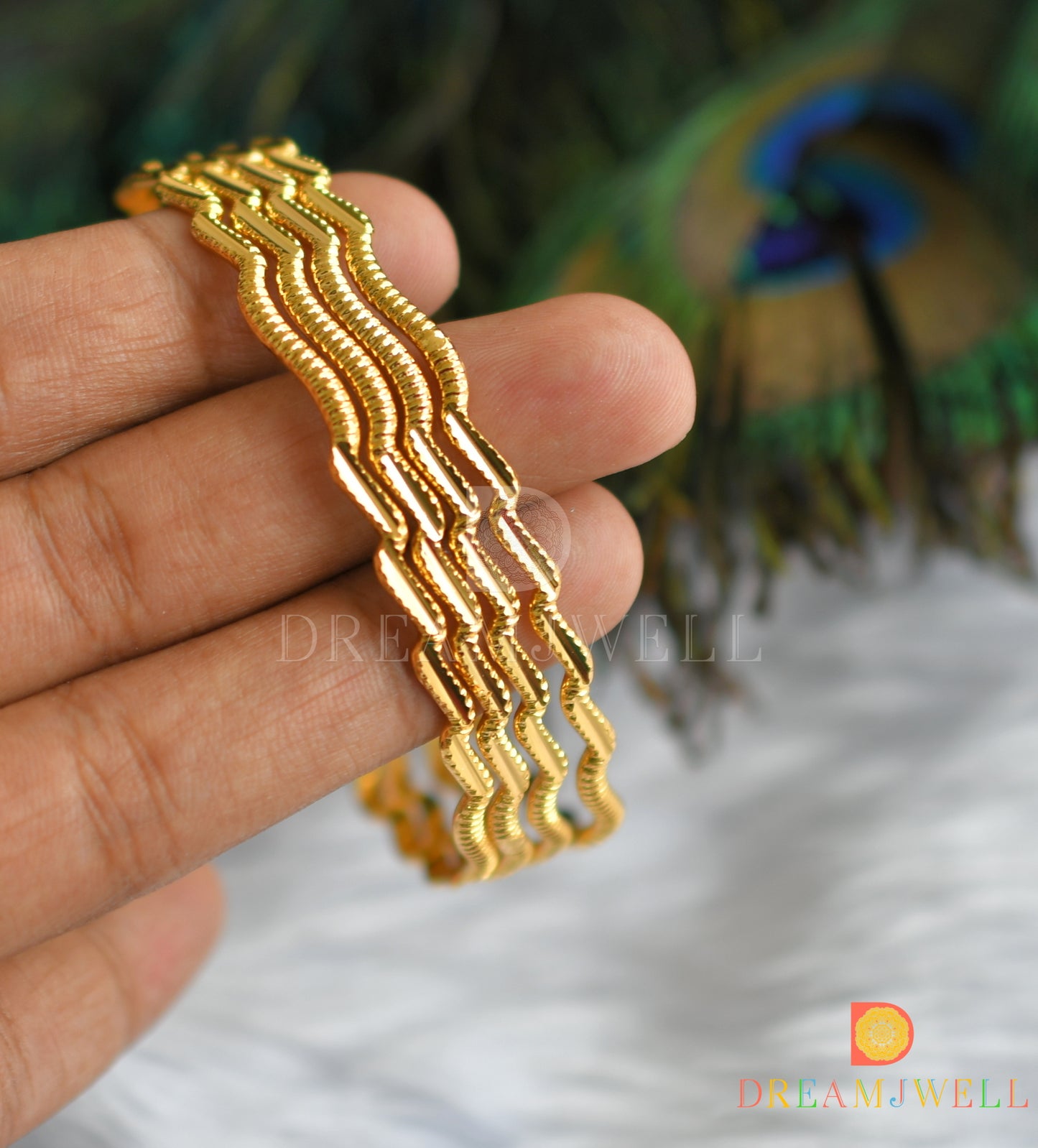 Gold tone set of 4 Bangles (2.4) dj-38242