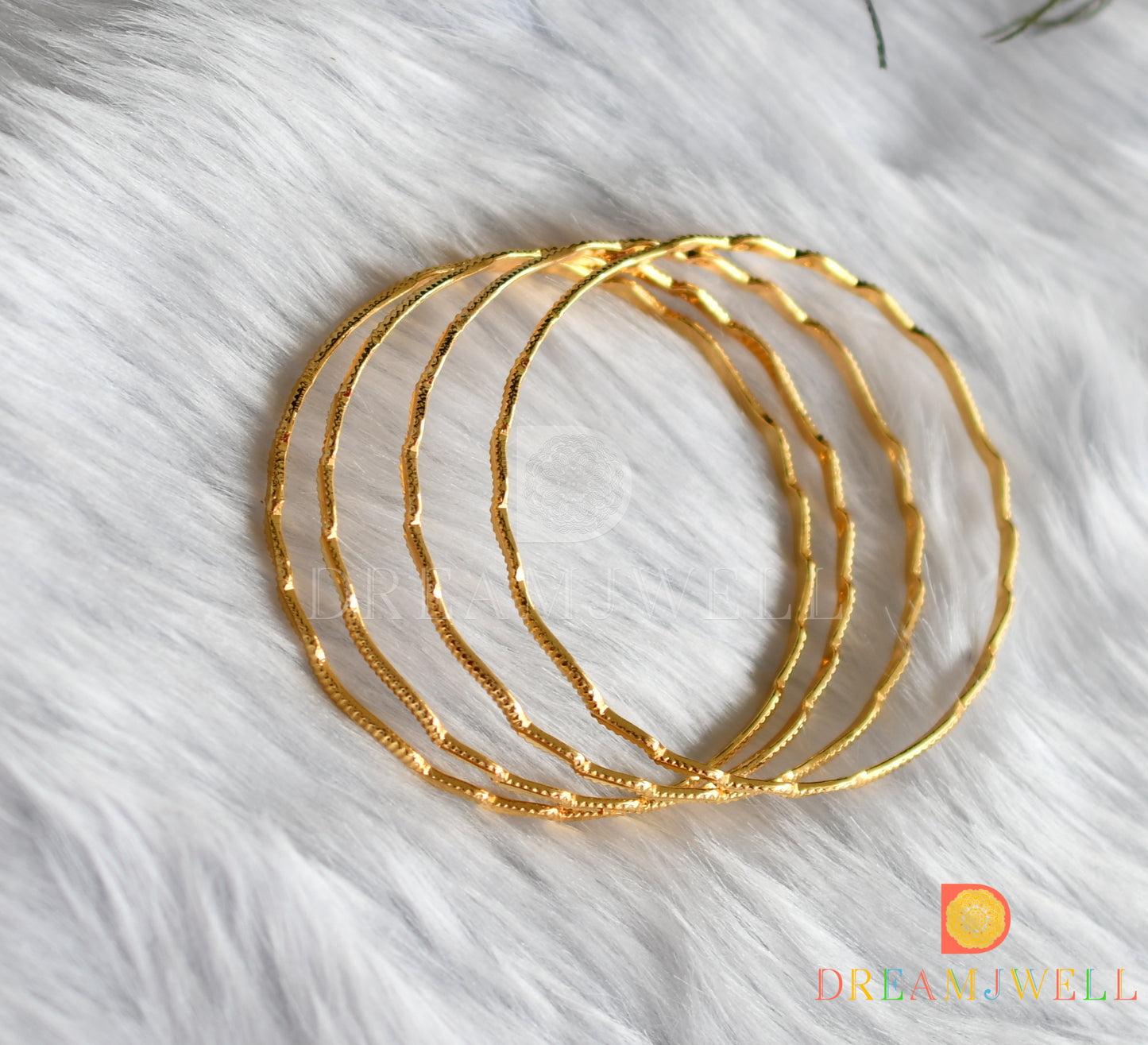 Gold tone set of 4 Bangles (2.8) dj-38244