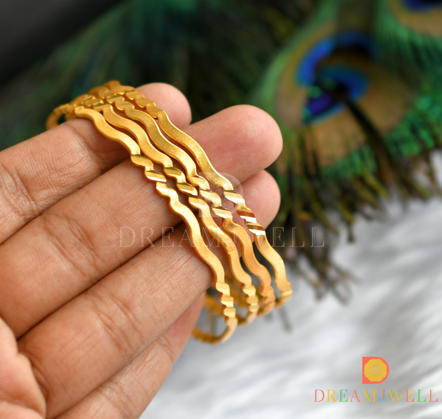 Gold tone set of 4 Bangles (2.8) dj-38253