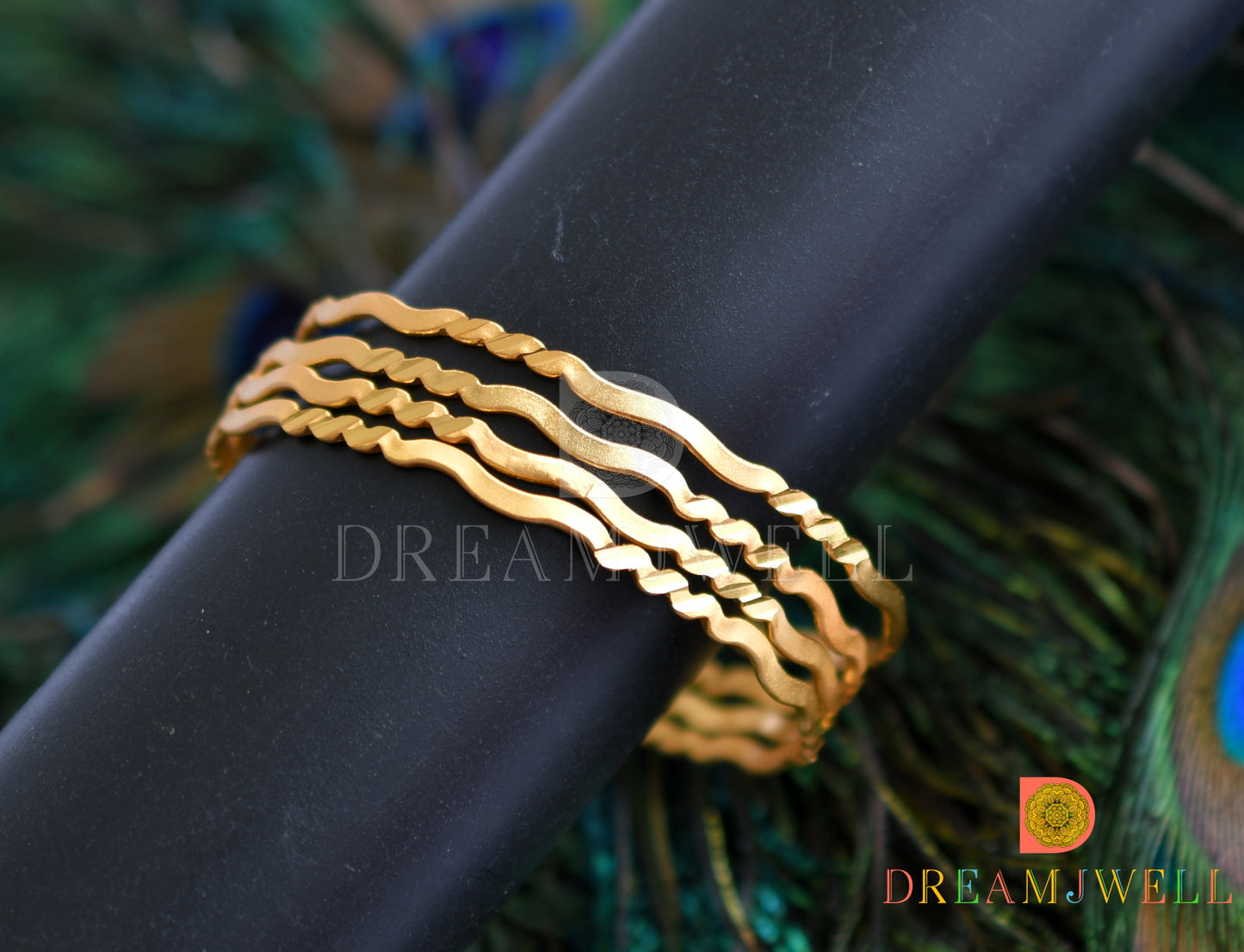 Gold tone set of 4 Bangles (2.4) dj-38251