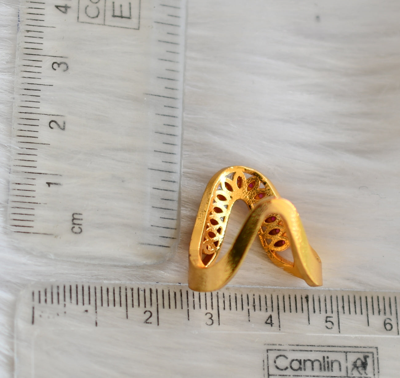 Gold tone cz ruby stone vanki finger ring dj-40591