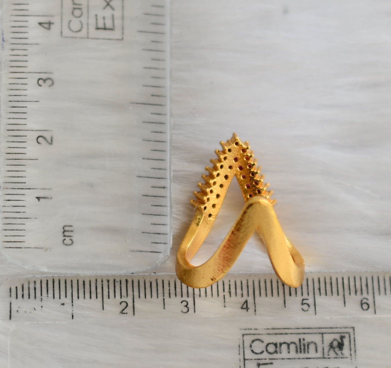 14Kt Gold & Natural Diamond Chevron V Shaped Ring (2gm, 0.19ct) – Diamtrendz