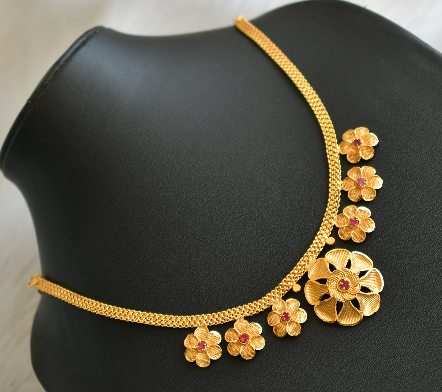 Gold tone pink stone flower Kerala style necklace dj-41923