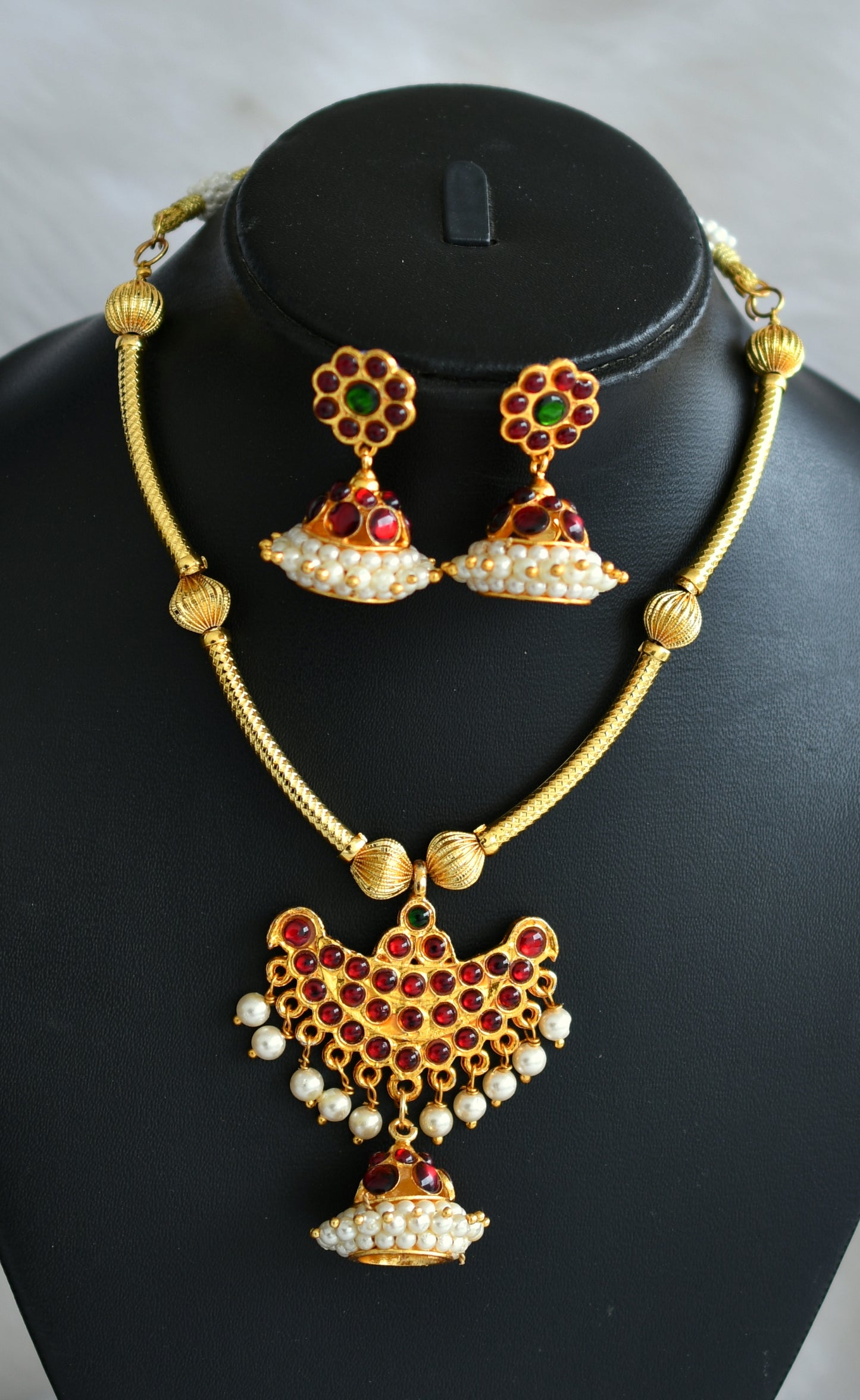 Gold tone Kemp-green jhumkka pendant Necklace Set DJ19224