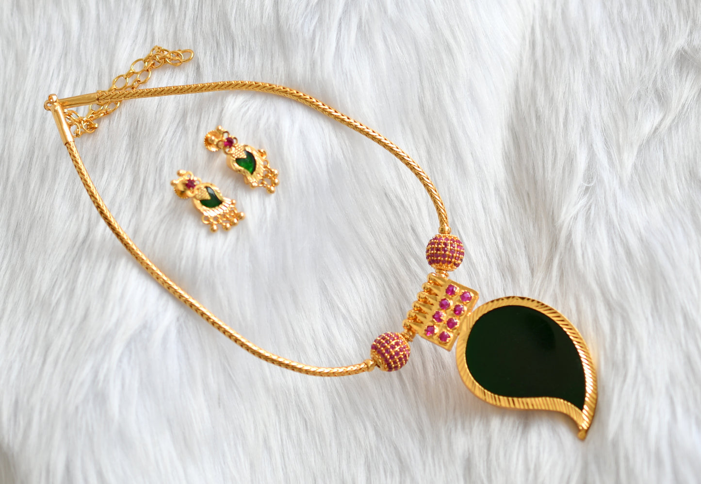 Gold tone pink-green mango Kerala style necklace set dj-39145