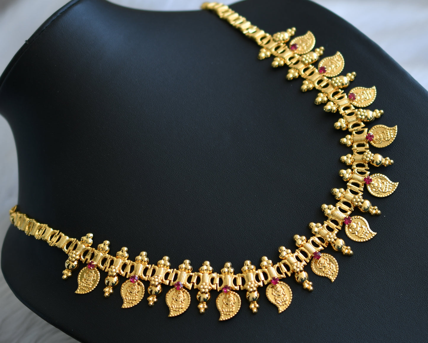 Gold tone pink stone Mango Lakshmi Kerala style necklace dj-41925