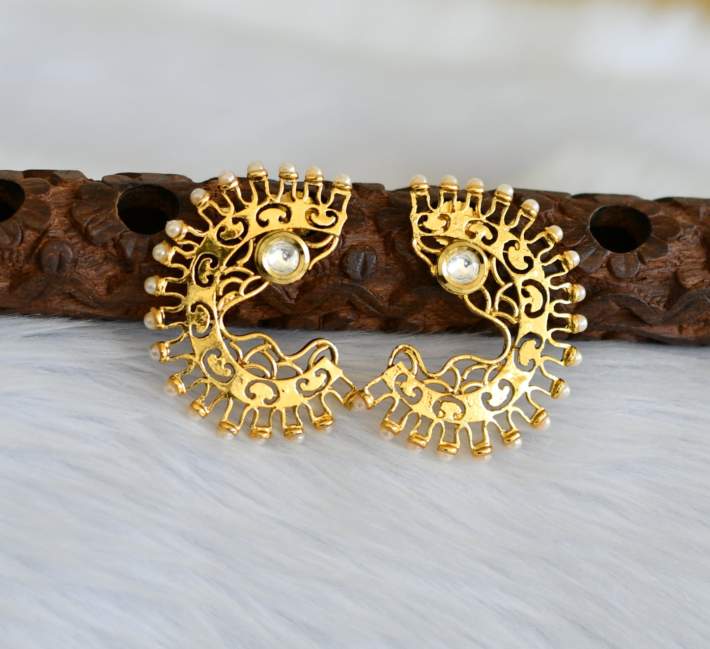 Antique gold tone kundan pearl earrings dj-29430