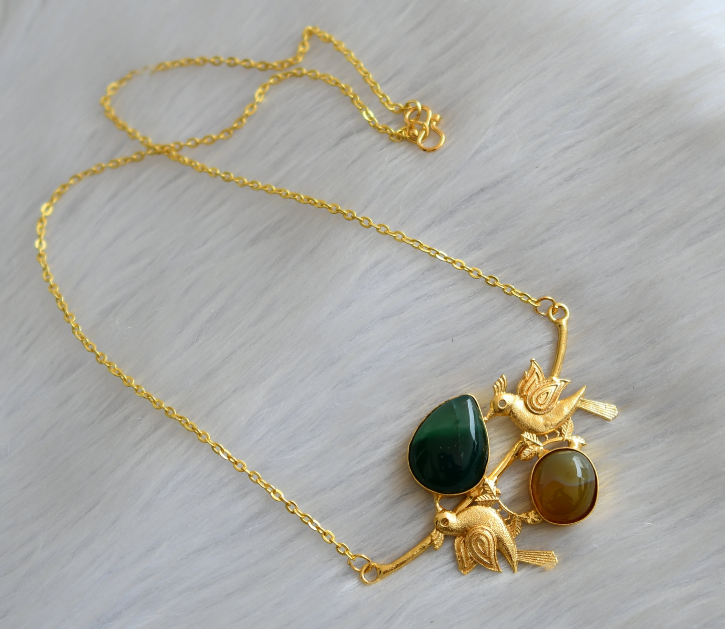 Matte finish green-maroon sliced tone birds pendant with chain dj-41962