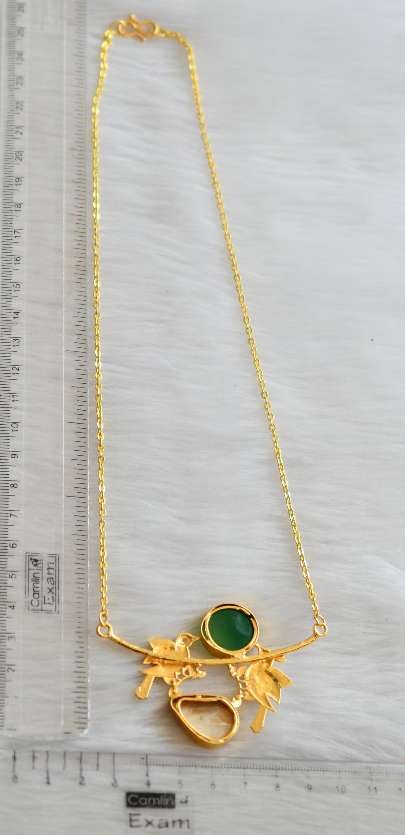 Matte finish green-white sliced tone birds pendant with chain dj-41965