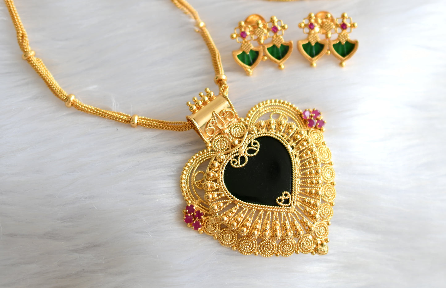 Gold tone kerala style pink-green heart shape chain set dj-33033