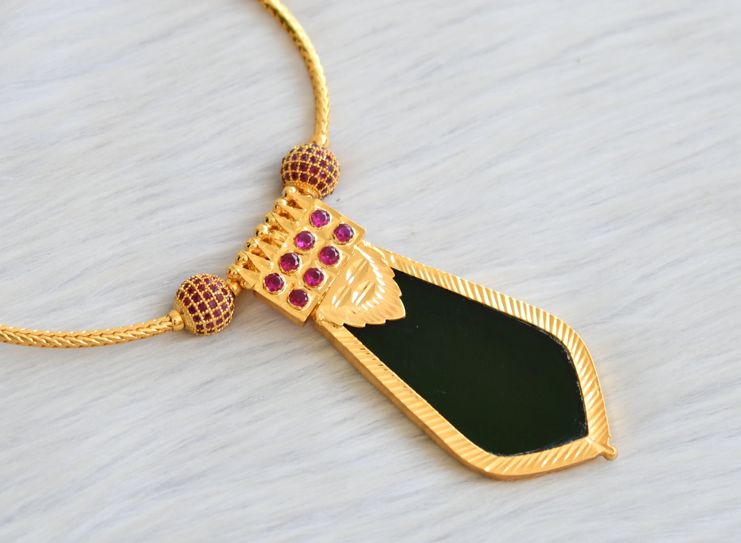 Gold tone pink stone green Nagapadam Kerala style kodi necklace dj-40688