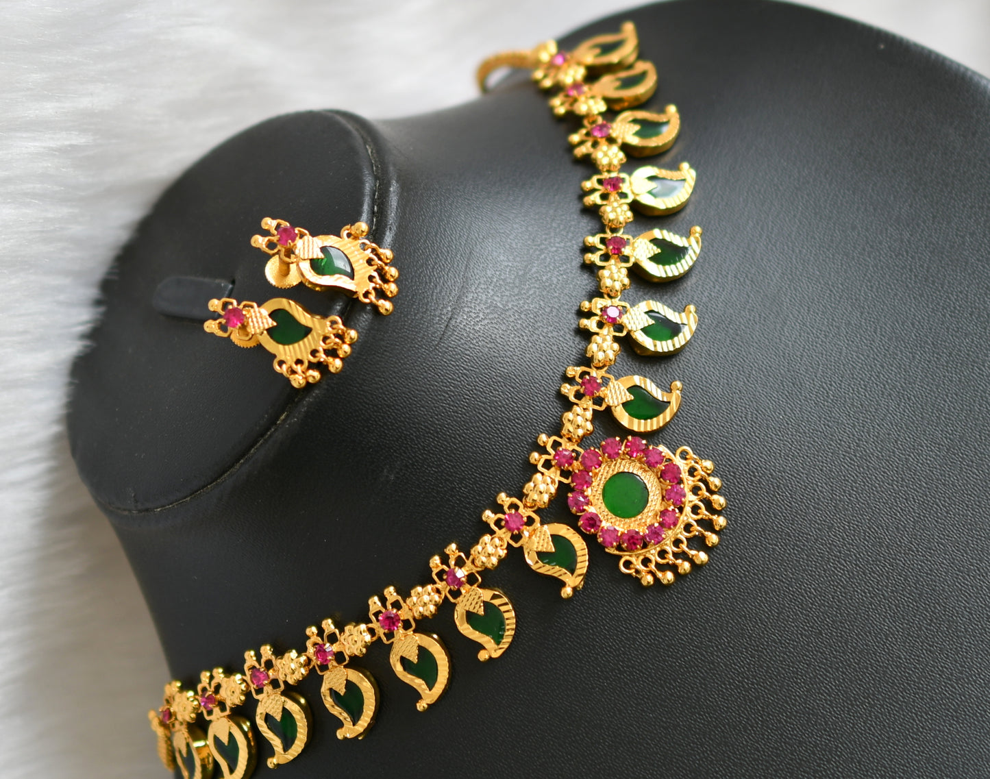 Gold tone pink-green 7 petal mango necklace set dj-34086