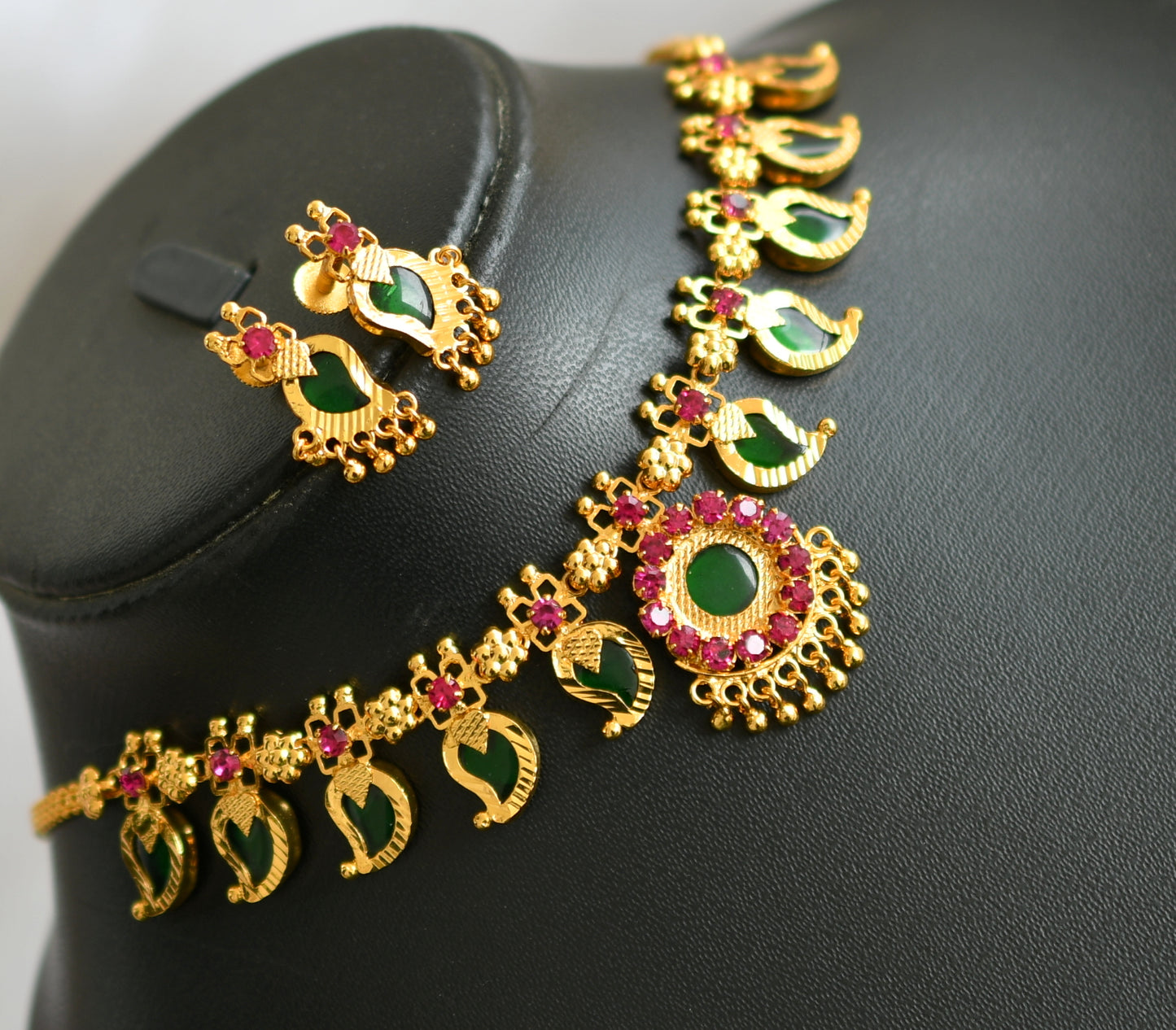 Gold tone pink-green 5 petal mango necklace set dj-34084