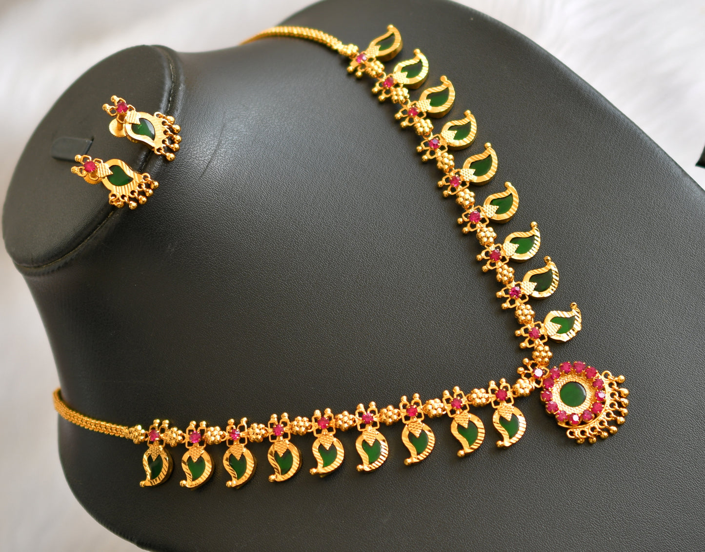 Gold tone pink-green 9 petal mango necklace set dj-34088