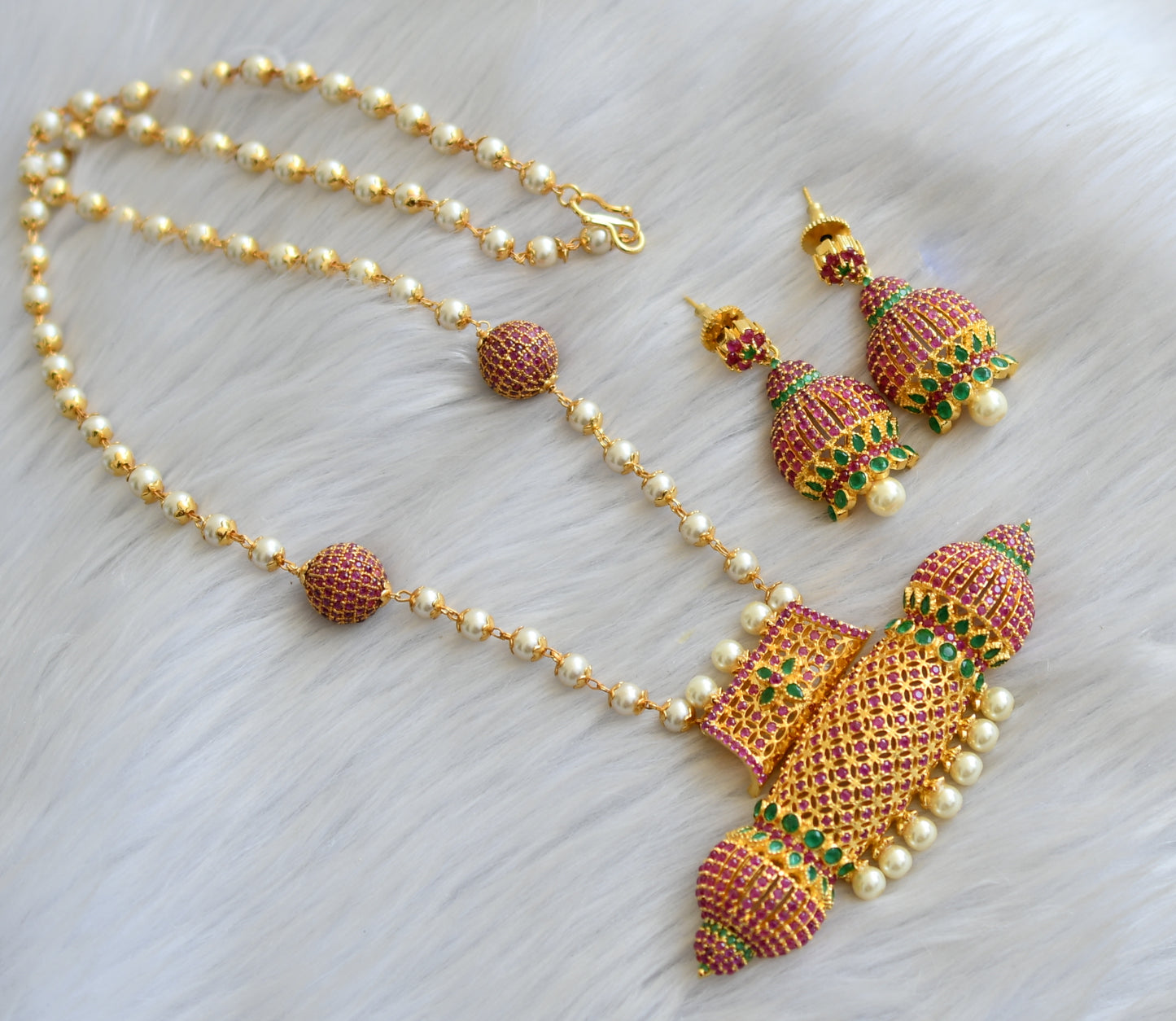 Gold tone ruby-green pearl pendant with chain haar set dj-41972