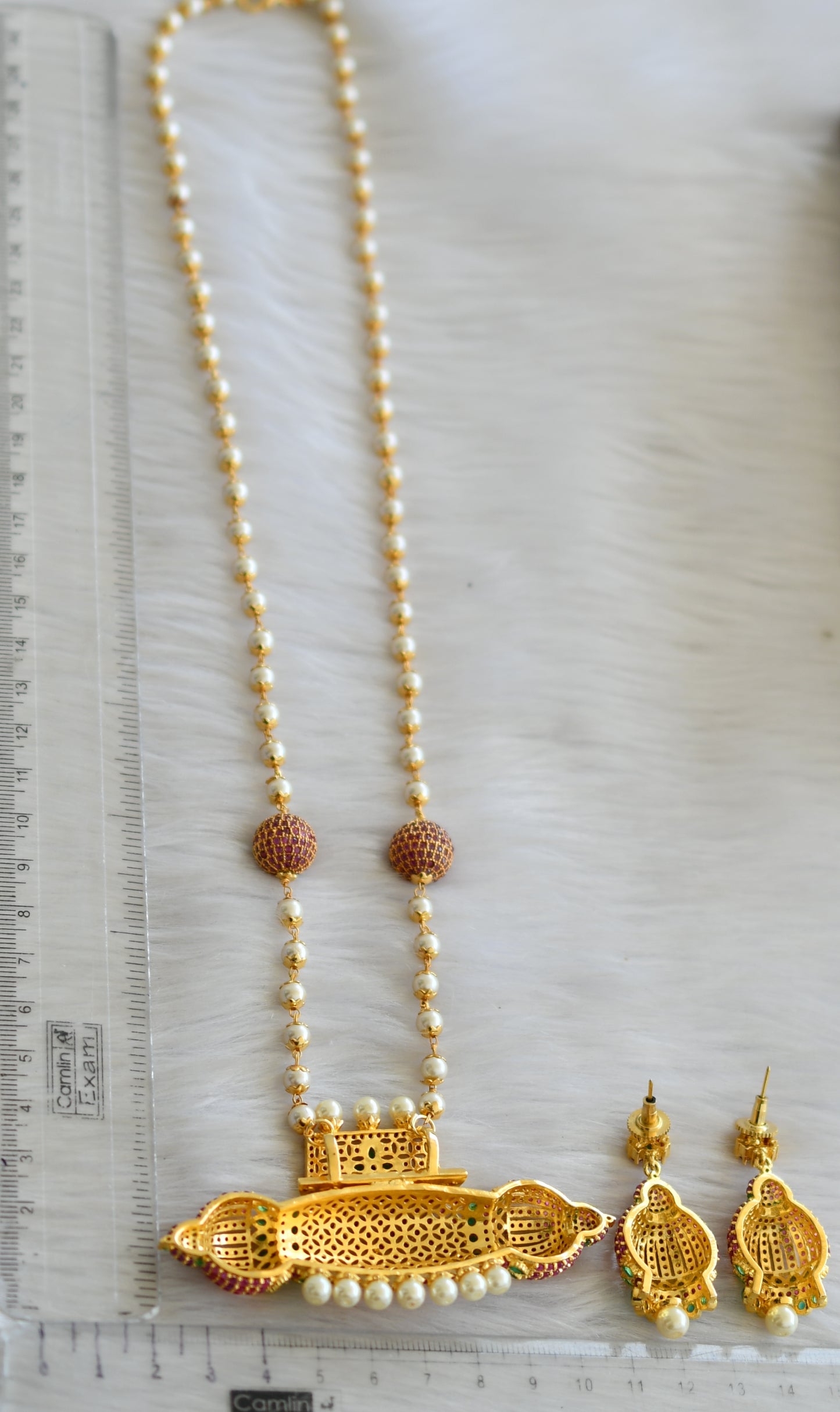 Gold tone ruby-green pearl pendant with chain haar set dj-41972
