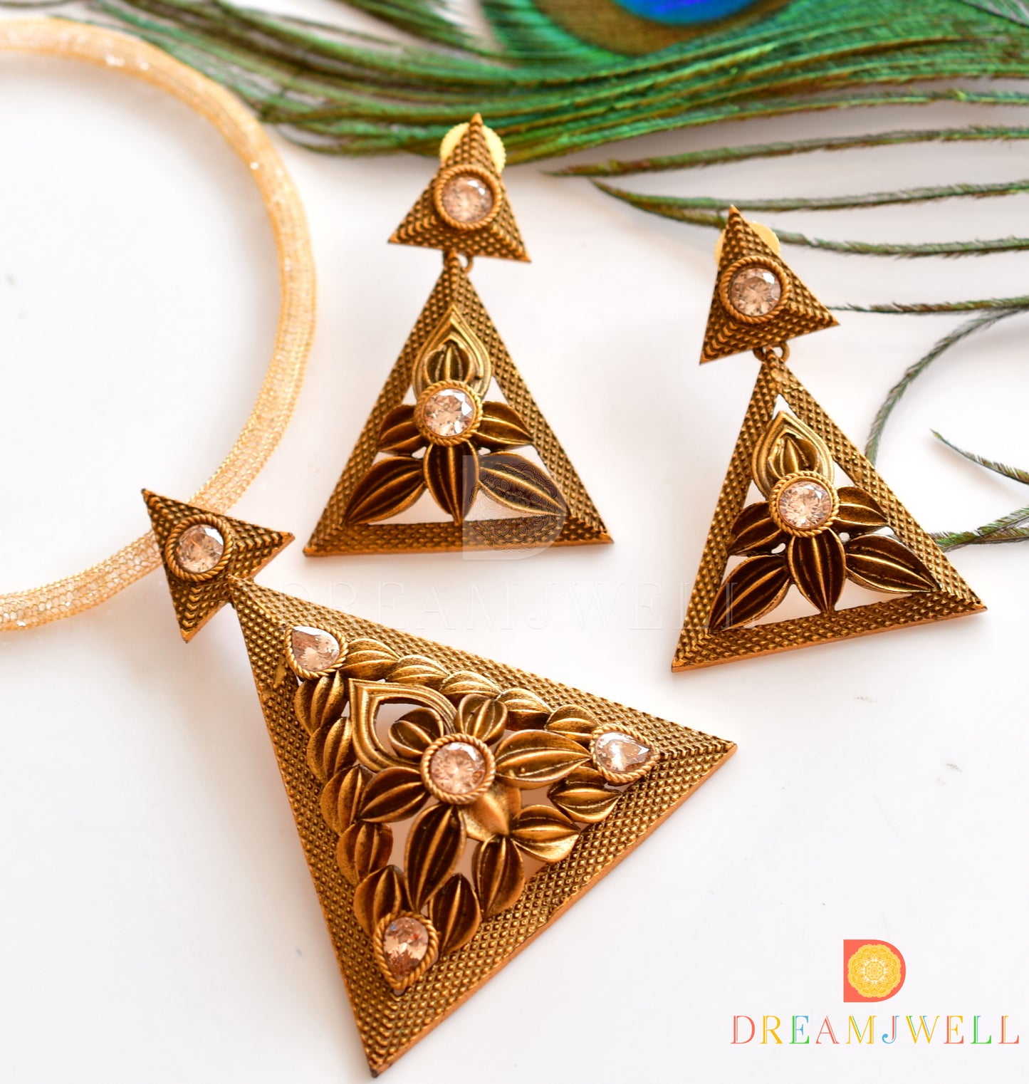 Matte Finish Gold stone Triangle shape Pendant Set-dj10559