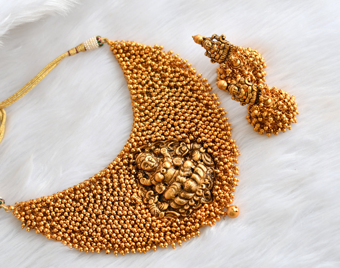 Matte finish Lakshmi gold cluster necklace set dj-19287